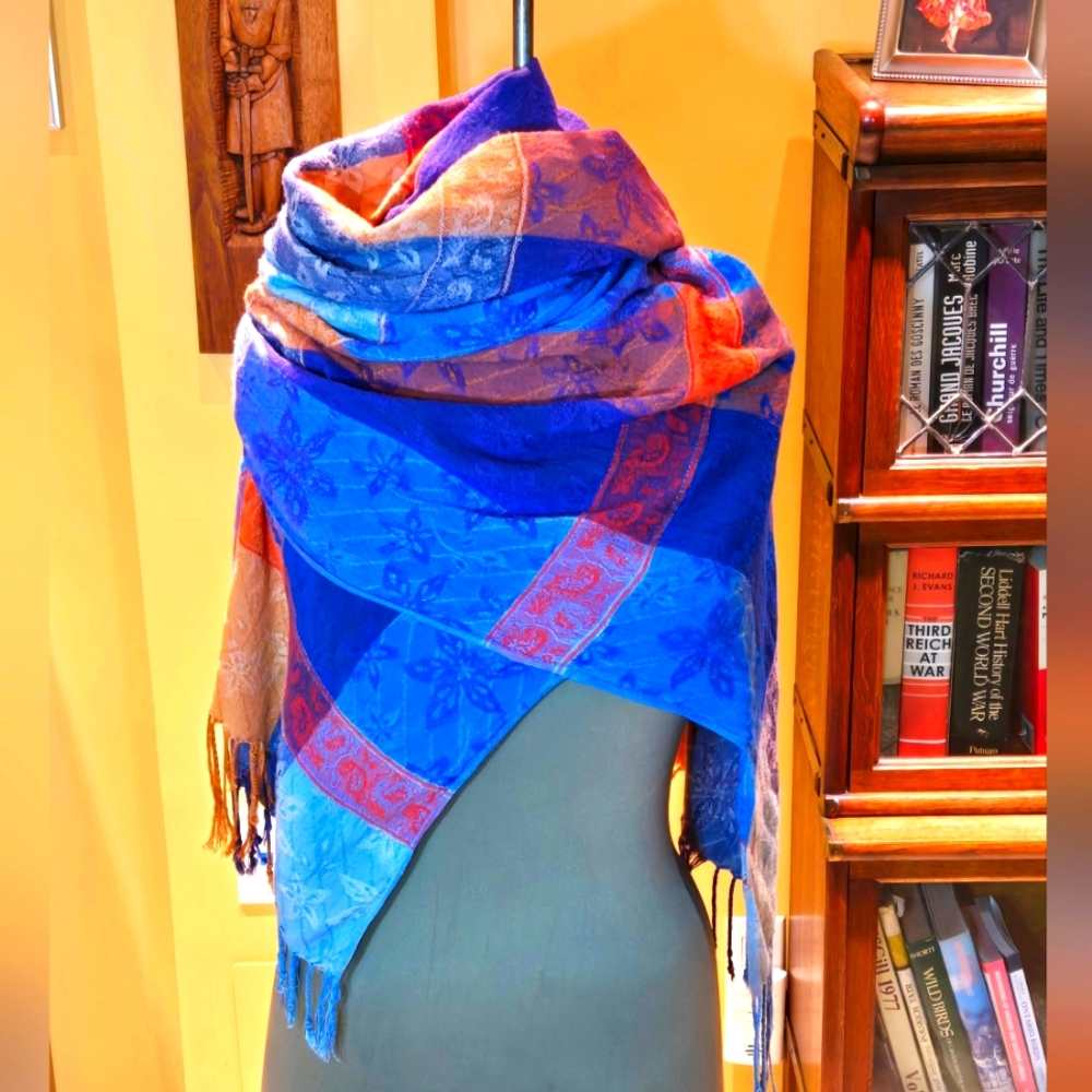 Bohemian VTG Shawl | Casmere Silk Blend | Checks Woven Pattern + Florals Motifs